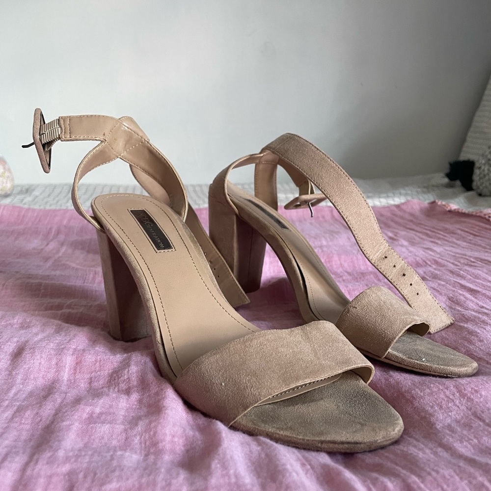 BCBG Generation Suede Nude Sandal Heel / SZ 7